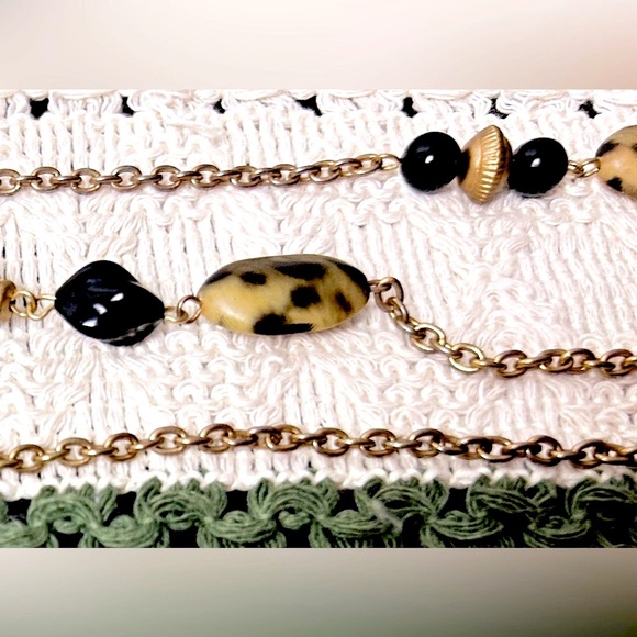 Elegant Gold and Black Beaded Necklace - Picture 5 of 6